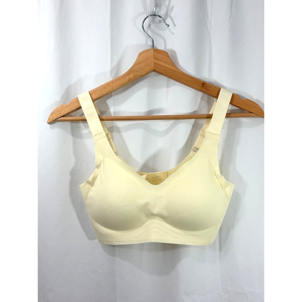 NWOT Women's Seamless Wireless Bra Hook & Eye Closure Size L